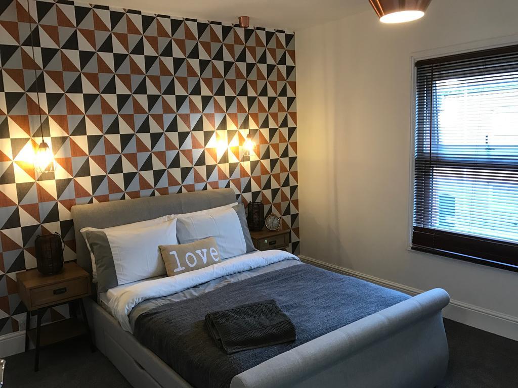 Cambridge House - Modern 2 Bedroom House, Close To Luton Airport & Town Centre Dış mekan fotoğraf